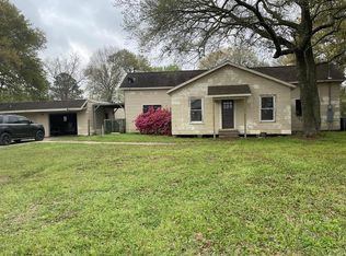 600 Oak St, Anahuac, TX 77514