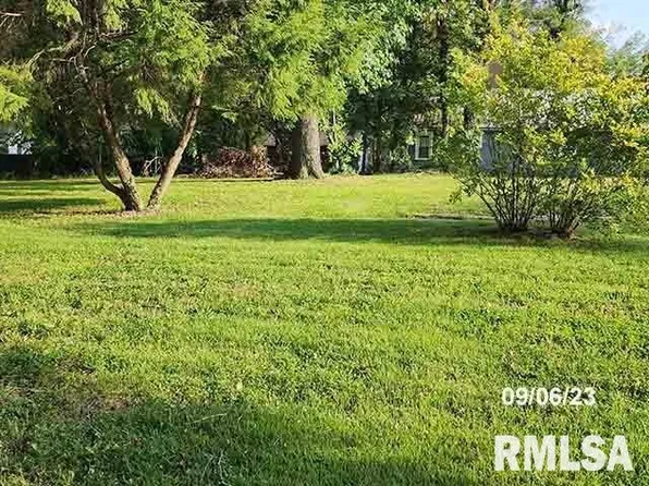 308 SE 7th St, Fairfield, IL 62837