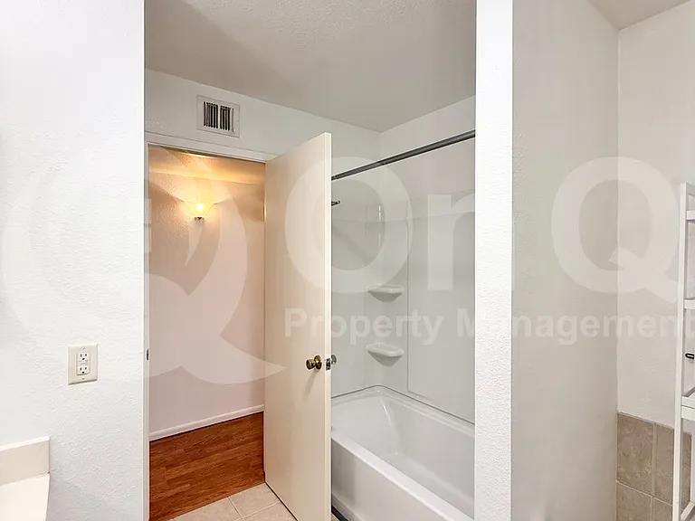 404 E Colgate Dr — Photo 14