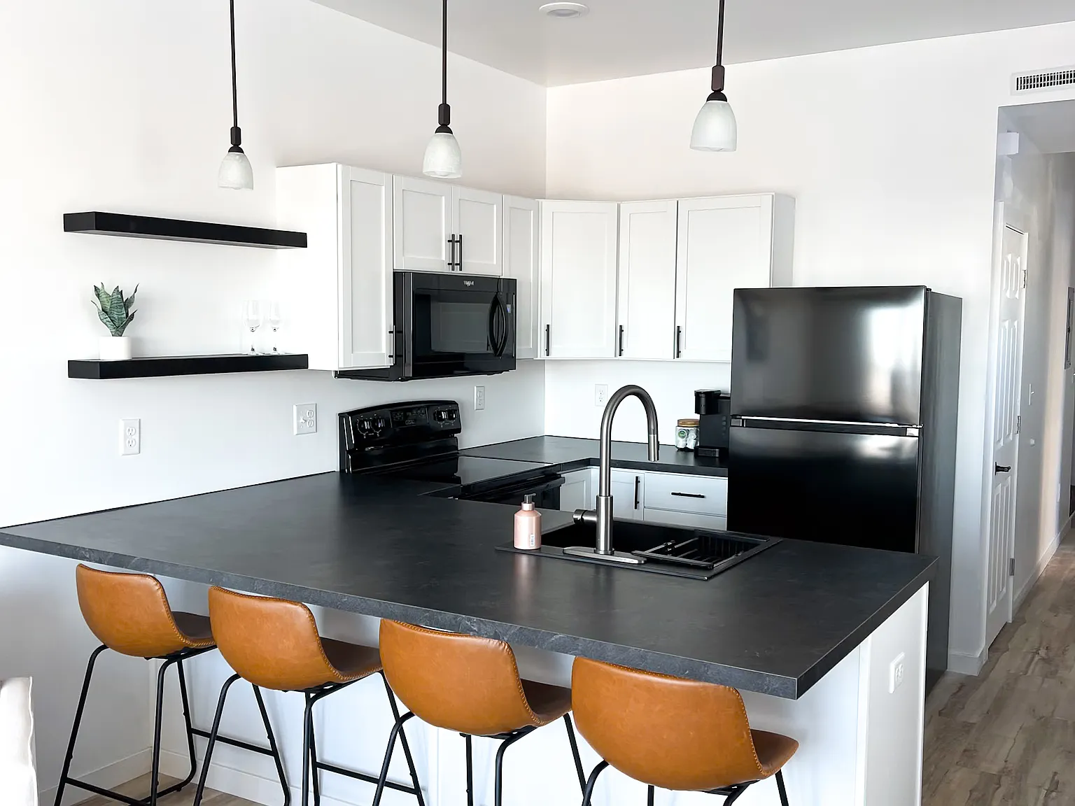 2 bed, 1.5 bath, 816 sqft, $2,300 — Photo 4