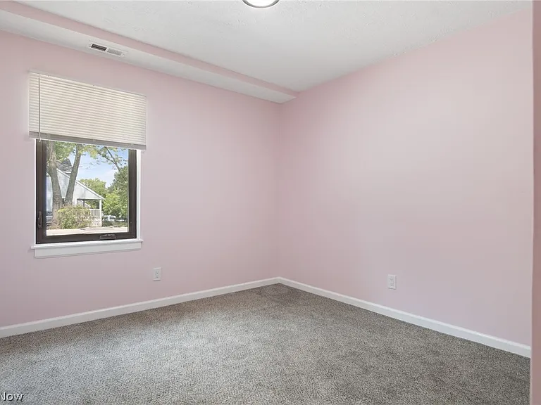 219 N Jefferson St — Photo 16