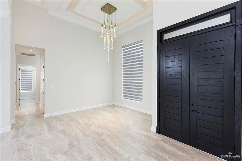 4 bed, 3.5 bath, 2300 sqft, $3,700 — Photo 4