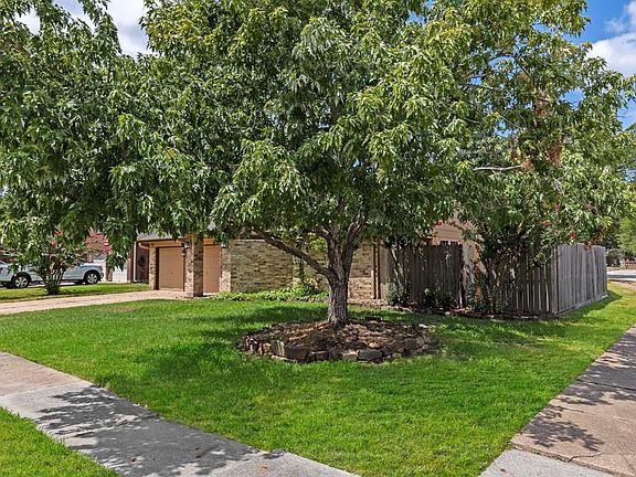 3rd image of 21435 Deerhaven Dr