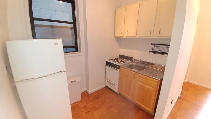 Rented by Downtown Mgt & Realty LLC | media 3