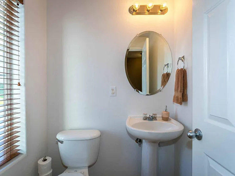 543 SW Portsmouth Pl — Photo 13