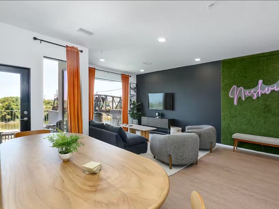 1st image of 700 1st Ave N #305