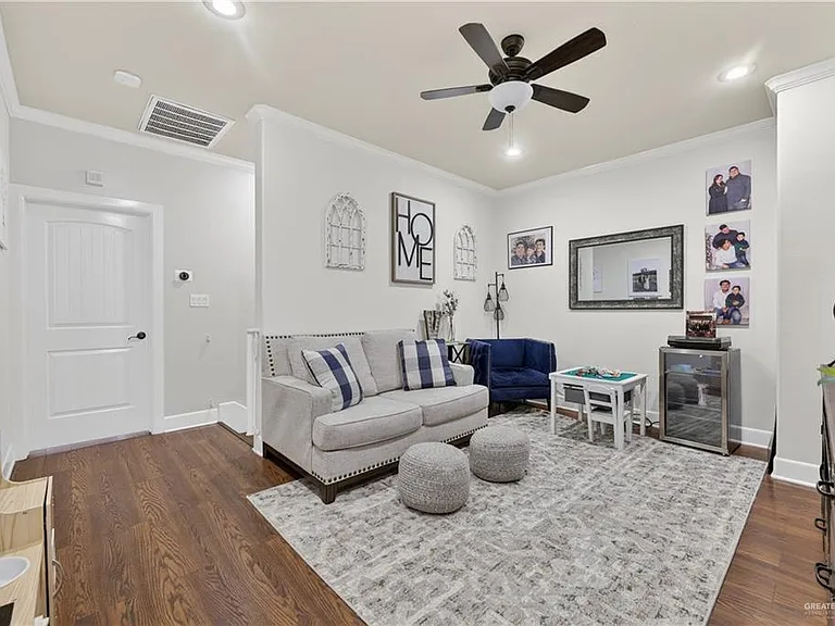 209 Robin Ave — Photo 16