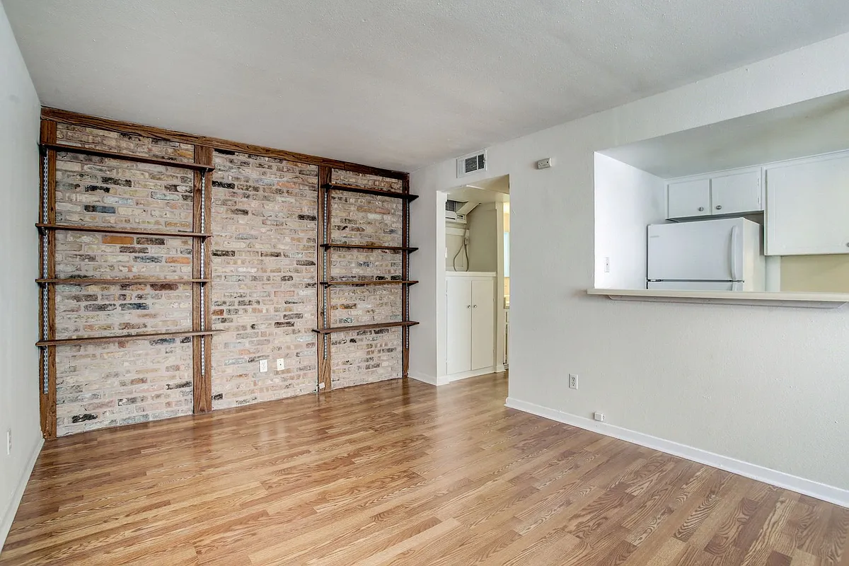 Building Photo - 1624 Marshall St #1-16