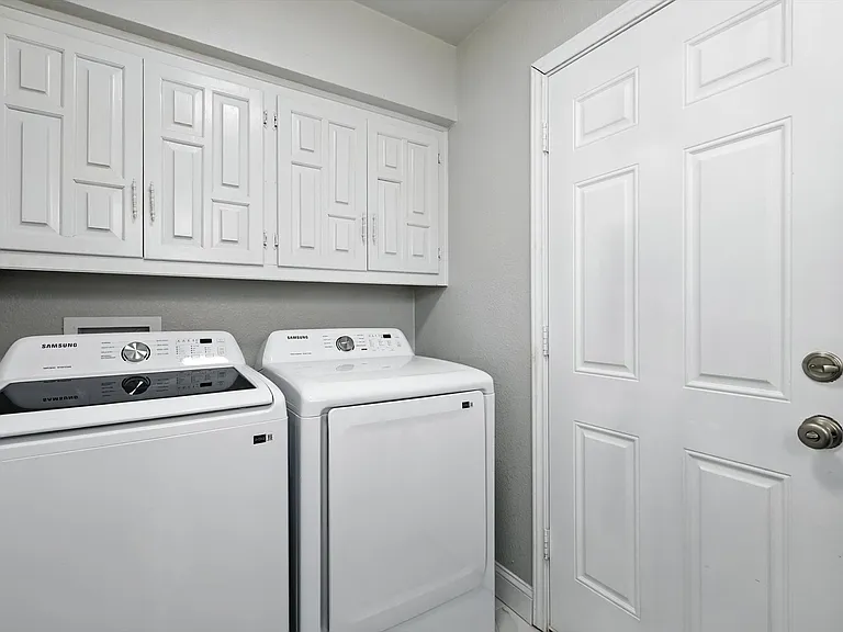 1231 Springbrook Cir — Photo 30