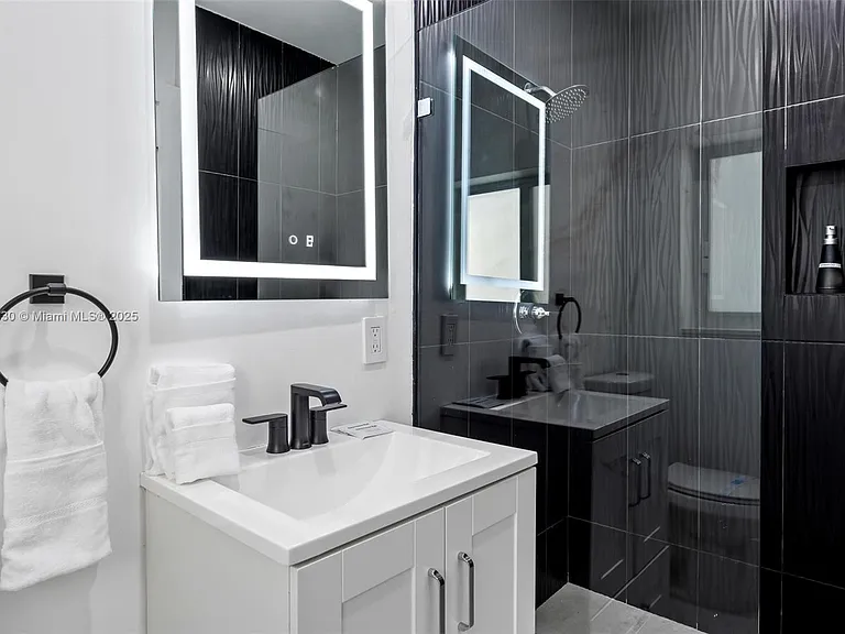 1651 SW 13th Ave — Photo 55