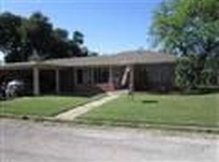 908 E Ikard St, Henrietta, TX 76365