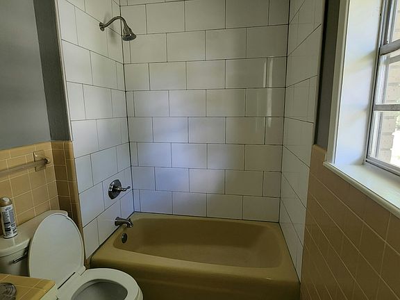 4th image of 600 S Foster St