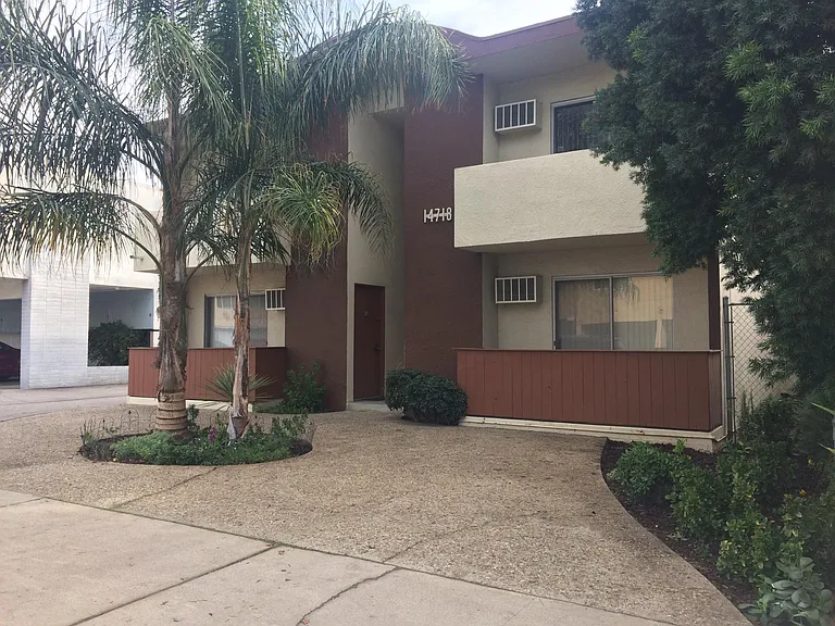14718 Magnolia Blvd #7 — Photo 14