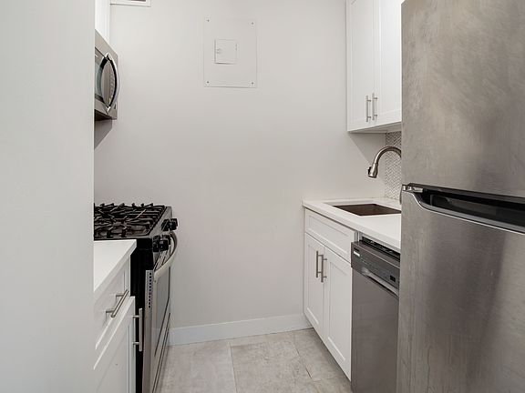 5th image of 400 E 70th St APT 1605