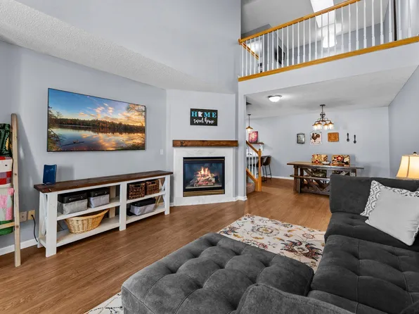 2248 River Rock Ln, Shakopee, MN 55379