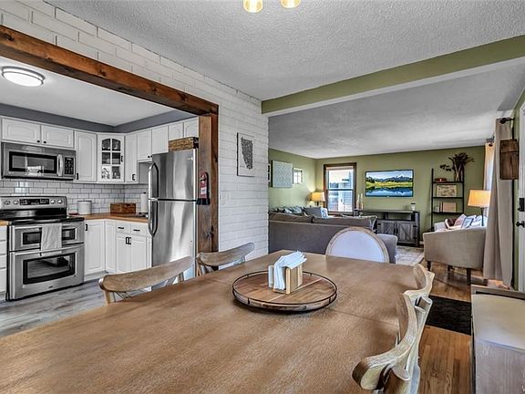 2nd image of 423 Traverse Blvd