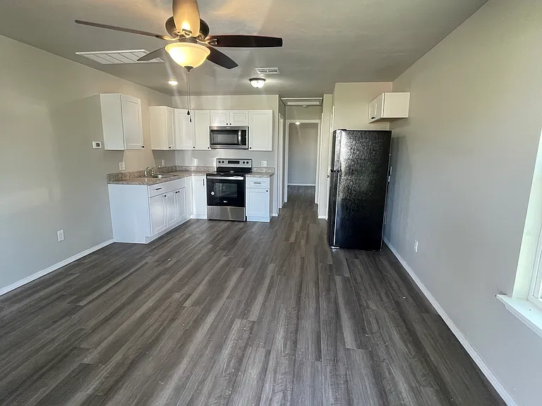 610 N Douglas Ave #610 — Photo 2
