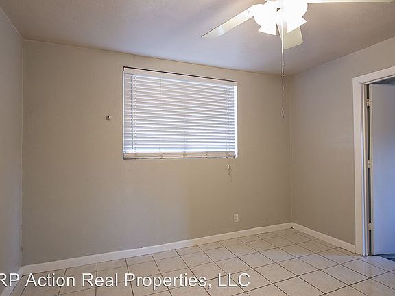 4th image of 904 Ash Ln