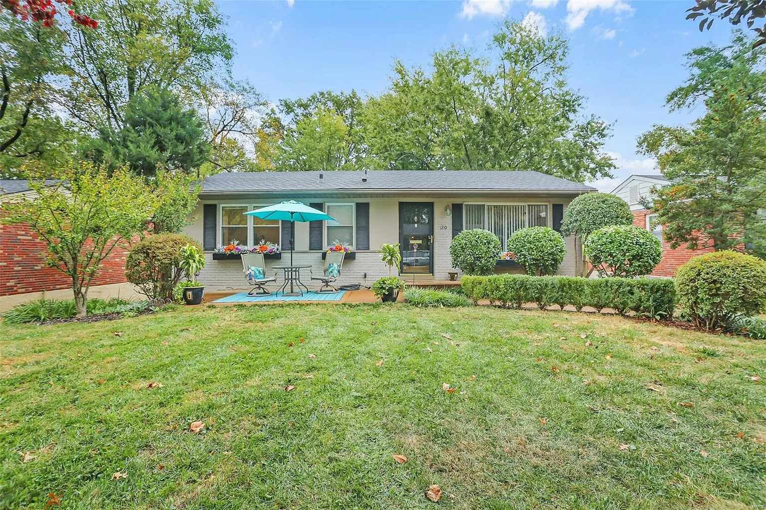 1210 Oakleaf Dr photo 1