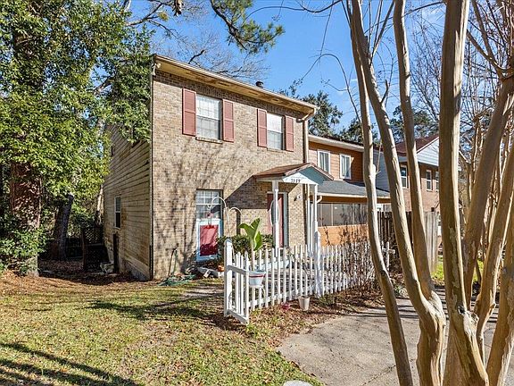 4th image of 2379 Gregory Dr