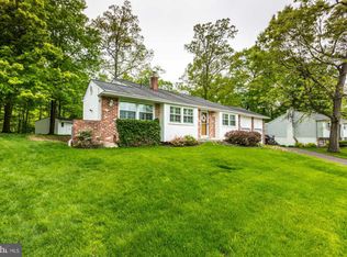 6 Woods Edge Rd, Norristown, PA 19403