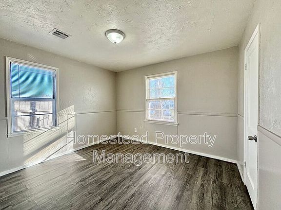 5th image of 4221 SE 42nd St