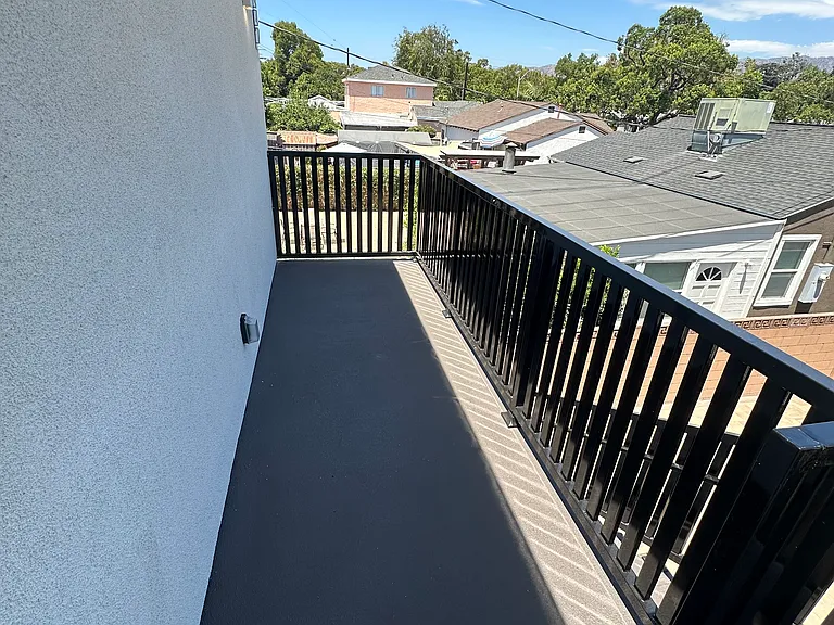 1445 N Maple St #201 — Photo 5