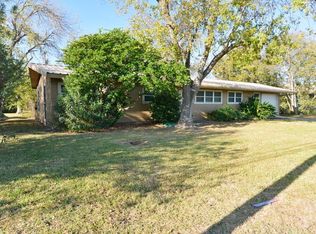 1021 N Virginia St, Port Lavaca, TX 77979