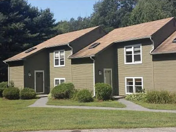 440 Oak Cir, Colchester, VT 05446