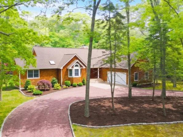 https://photos.zillowstatic.com/fp/3b68a96accdebc823fd365c6c9659731-p_e.webp
