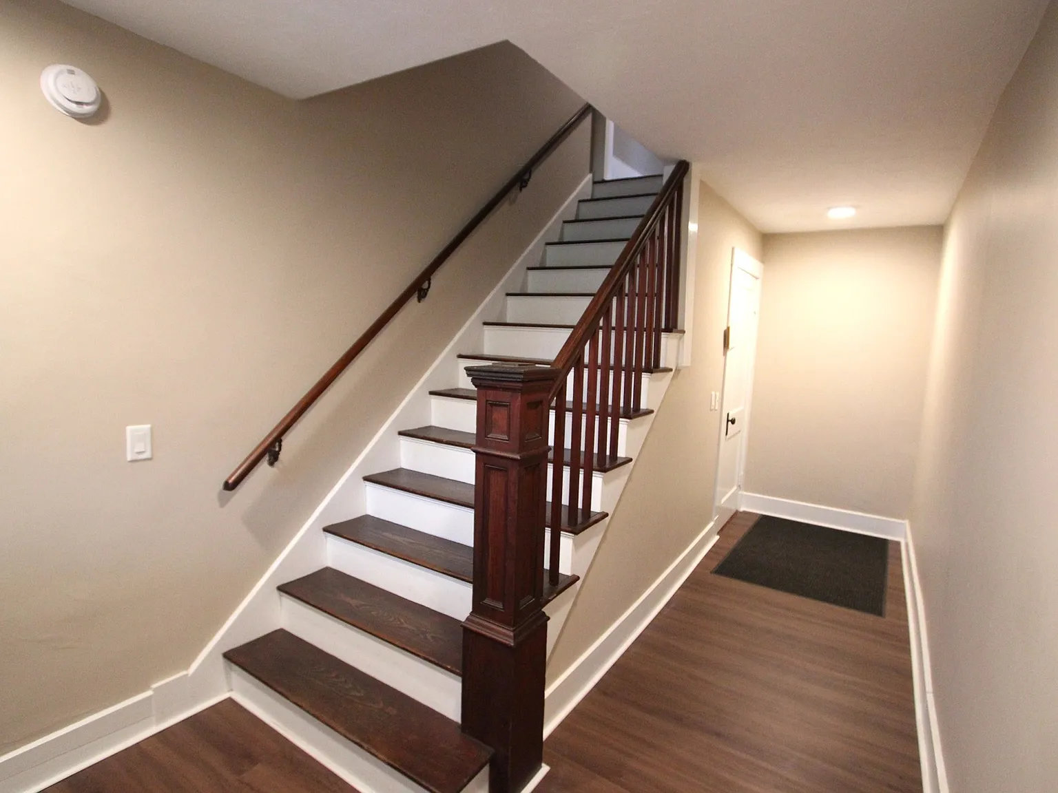 2 bed, 2.0 bath, 1300 sqft, $2,600 — Photo 2