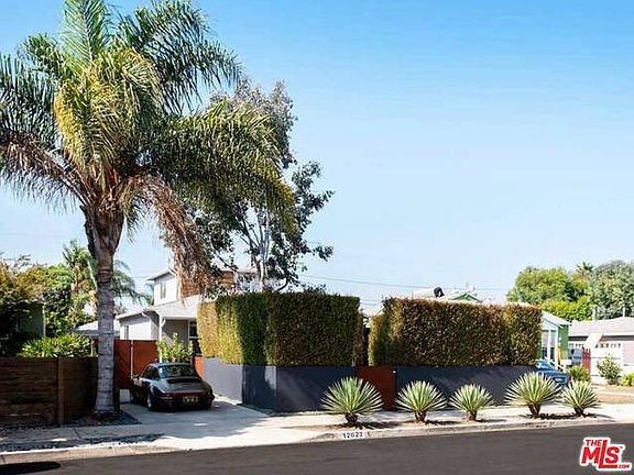 3rd image of 12623 Gilmore Ave