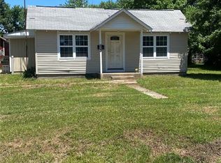 823 W Washington St, Saint James, MO 65559