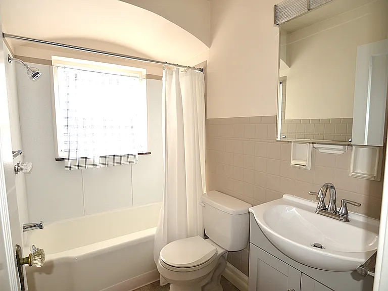 221 Bank Ave #4 — Photo 8