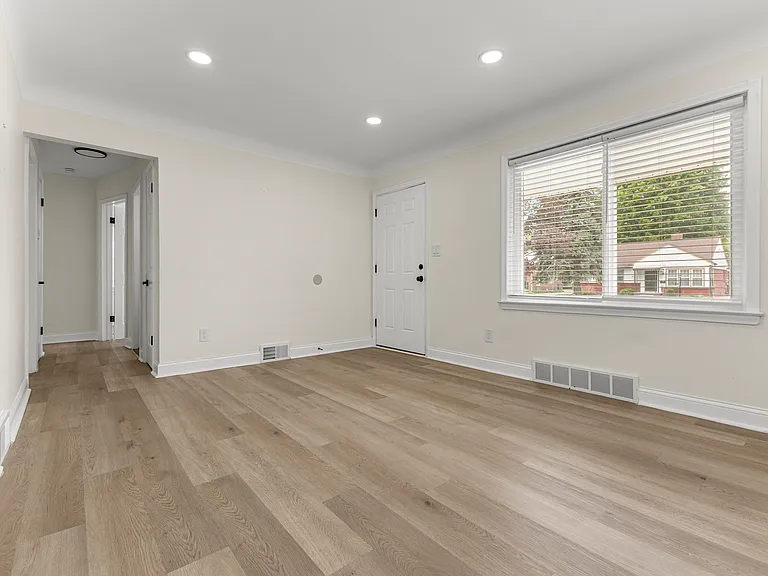 1405 Venice St — Photo 9
