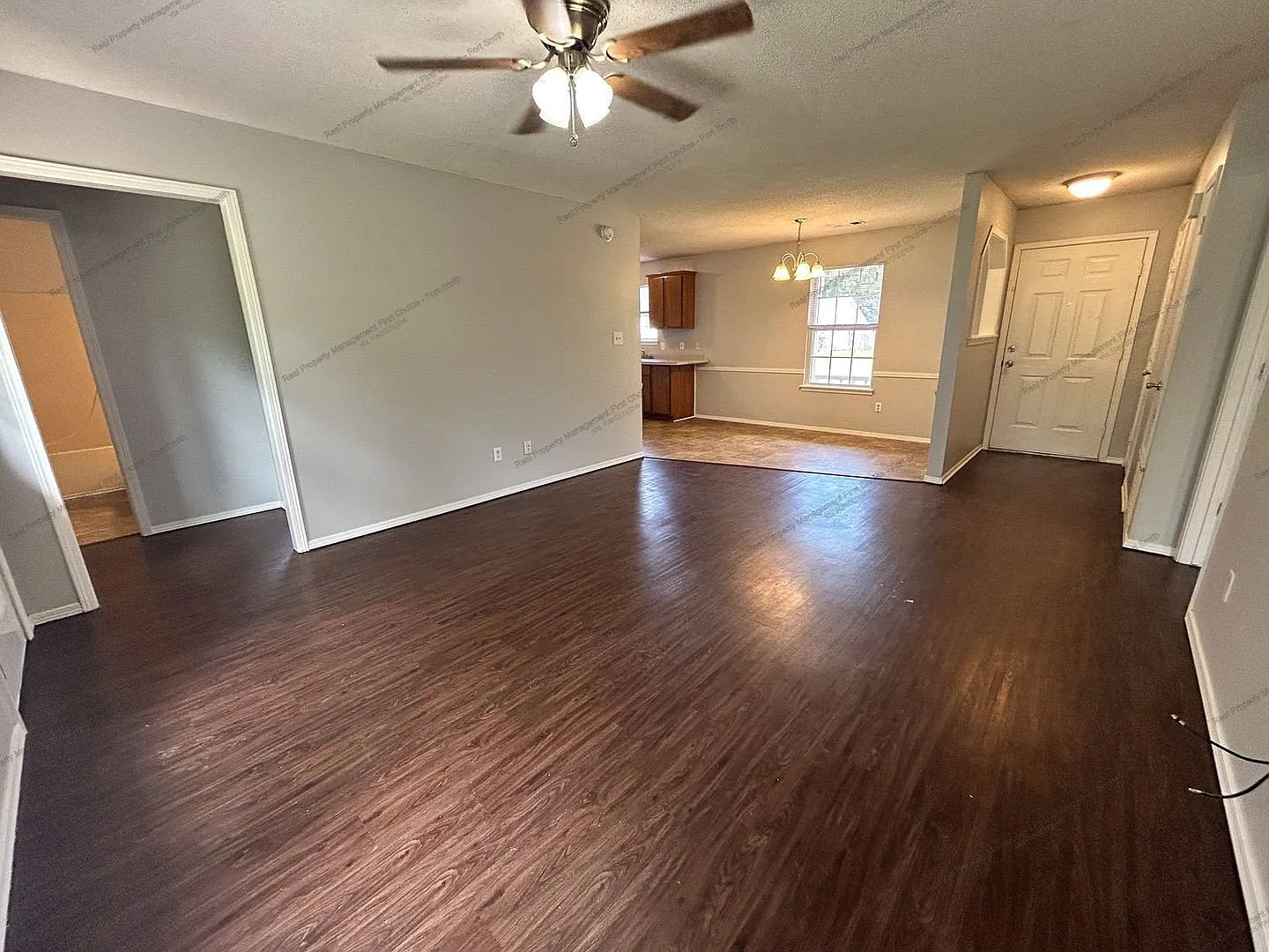 3 bed, 1.0 bath, 1284 sqft, $1,000 — Photo 3