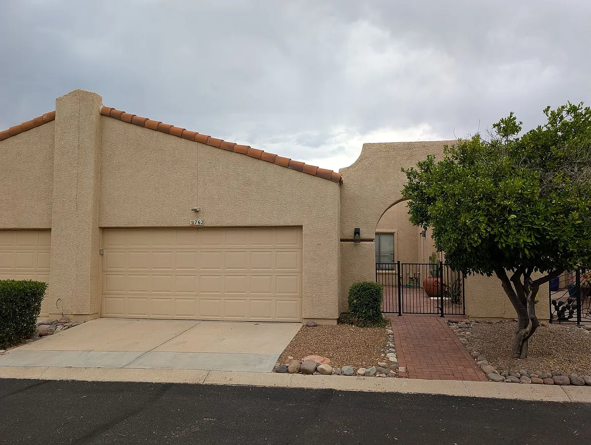 Building Photo - 762 W Rushwood Dr