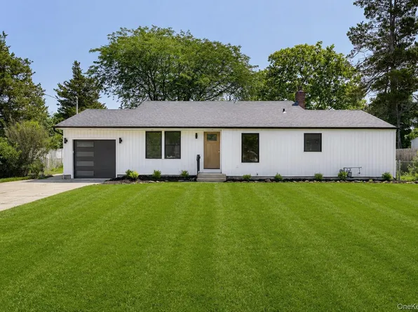 933 Thompson Drive, Bay Shore, NY 11706