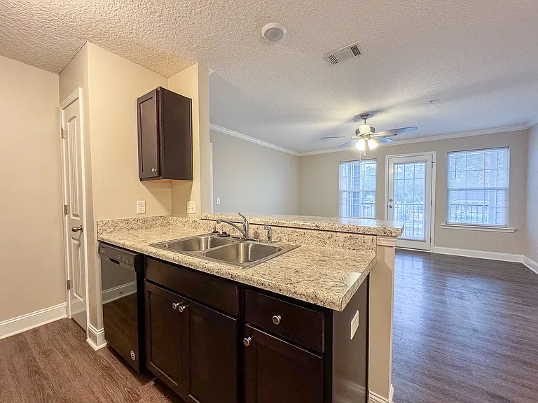 Wyngrove Apartments — Photo 23