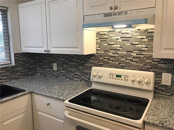 5th image of 18358 Wayne Ave