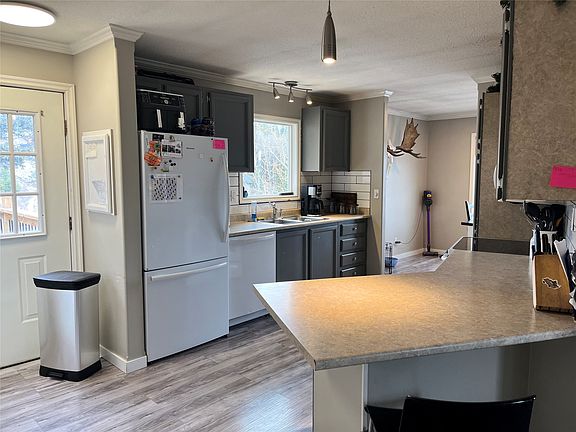 2nd image of 105 Jasper Dr