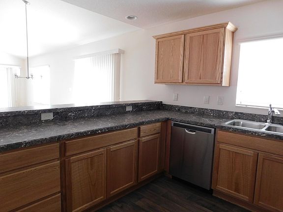 4th image of 2421 Dooley St