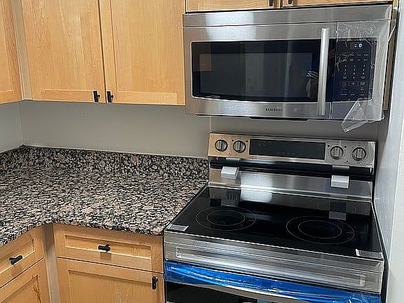 5th image of 1001 W Jefferson Ave #25-G