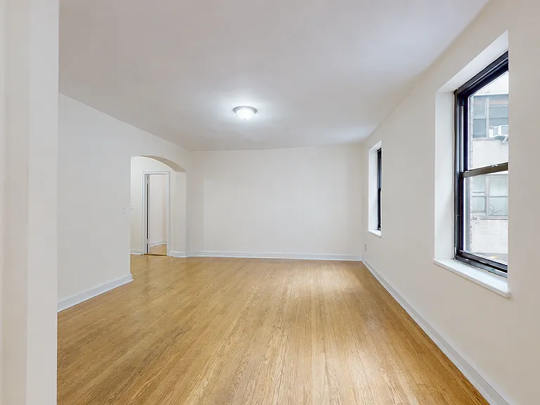 246 E 46th St #6E — Photo 2