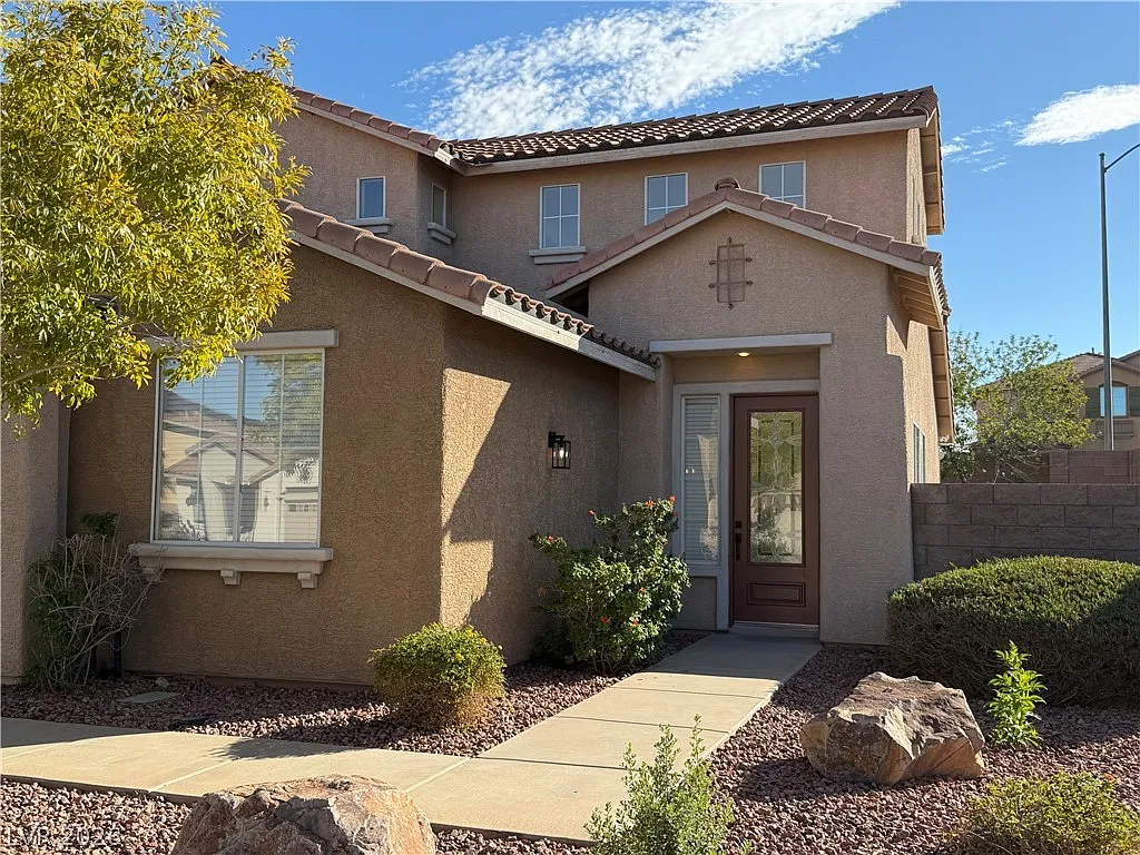 4 bed, 3.0 bath, 2075 sqft, $2,695 — Photo 3