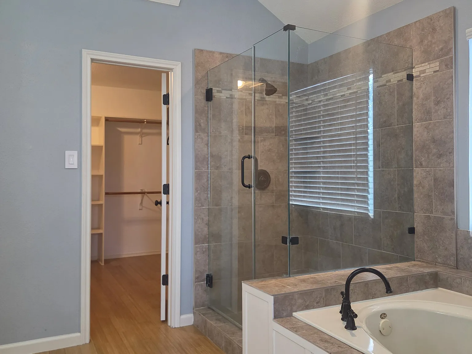 4 bed, 3068 sqft, $2,950 — Photo 3