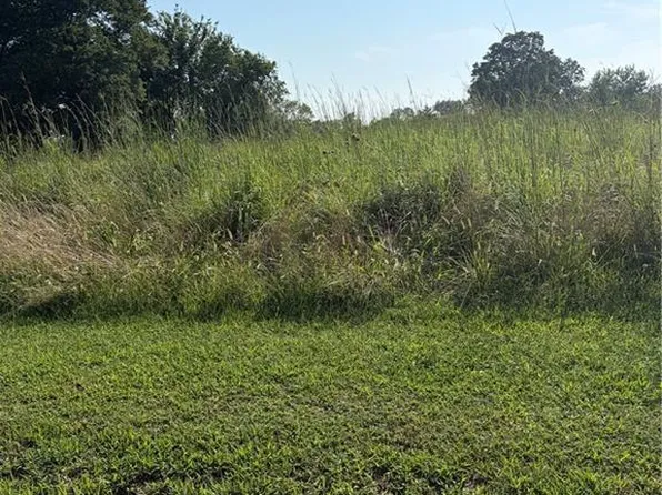 45 N Eagle Ln, Mound City, KS 66056