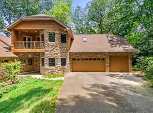 380 Lambeth Walk, Fairview, NC 28730