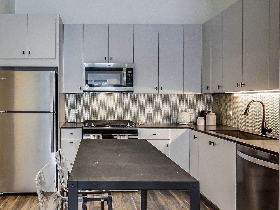 1st image of 1748 N Western Ave #506