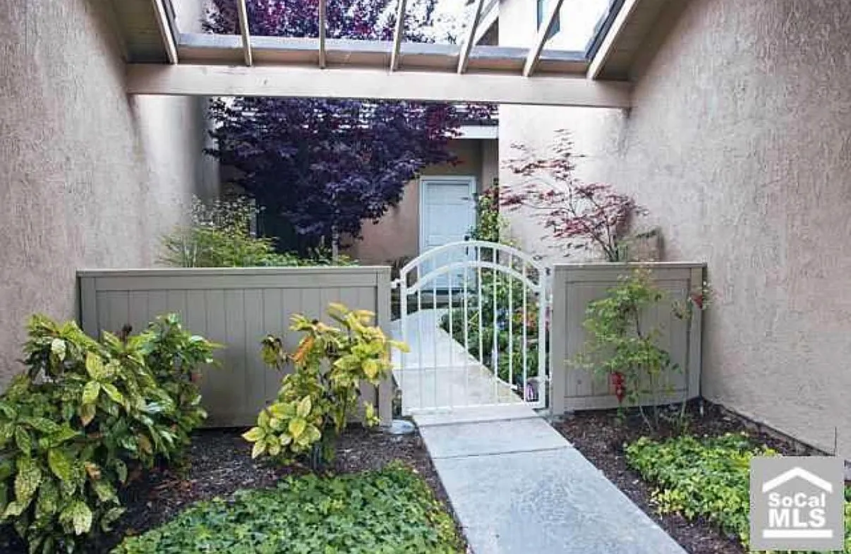 3 bed, 1879 sqft, $5,600 — Photo 2